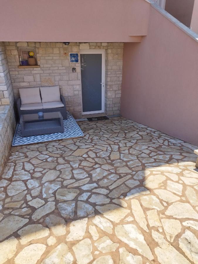 Studio apartman Desire Buje Bagian luar foto