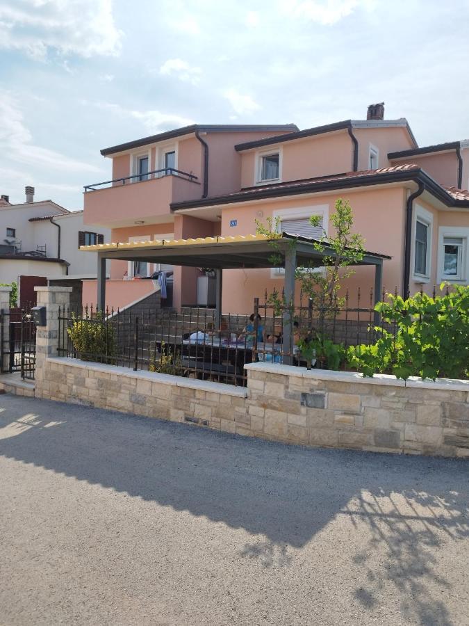 Studio apartman Desire Buje Bagian luar foto